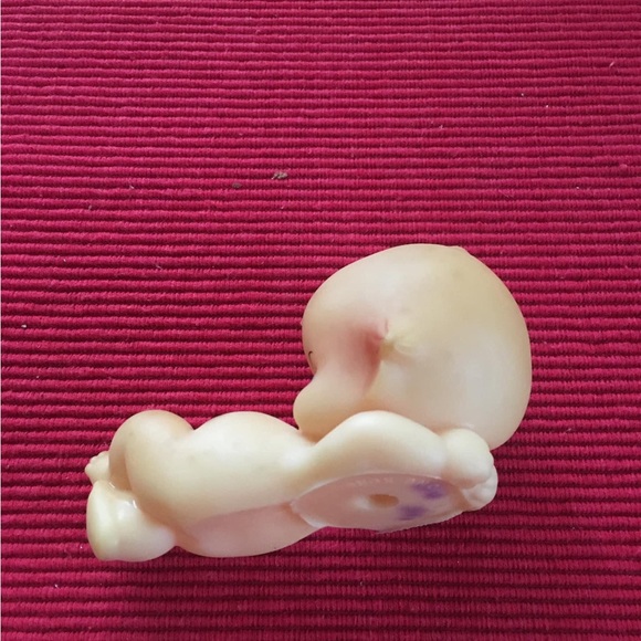 2757 Kewpie Doll Plastic Reclining Kewpie Doll It does have a Few Smudgy Spots - Picture 8 of 8